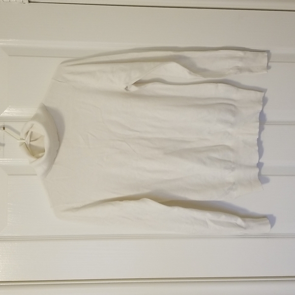 Cielo Turtle Neck - Picture 1 of 3